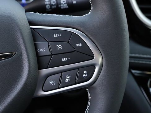 New 2026 Chrysler Pacifica Select image 26