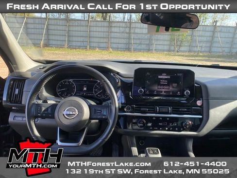 Used 2024 Nissan Pathfinder SV FWD image 12
