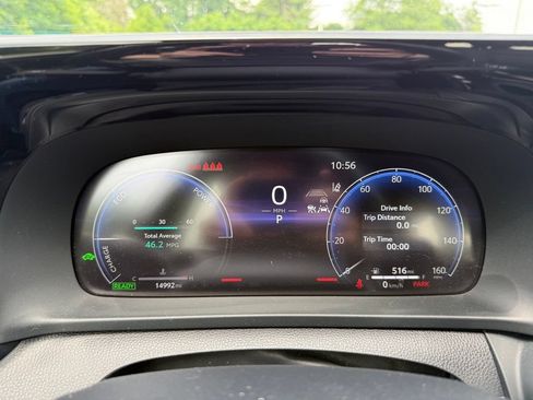 Used 2025 Toyota Crown Signia AWD/4WD image 4