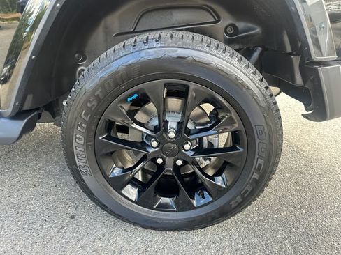 Used 2023 Jeep Wrangler Unlimited Sahara w/ Cold Weather Group AWD/4WD image 15