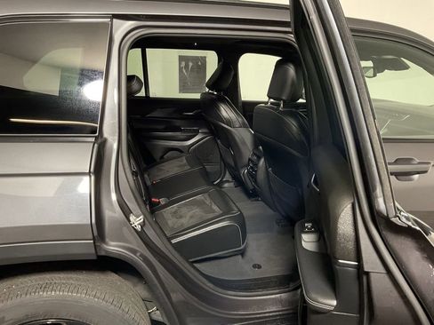 Used 2023 Jeep Grand Cherokee Altitude AWD/4WD image 36