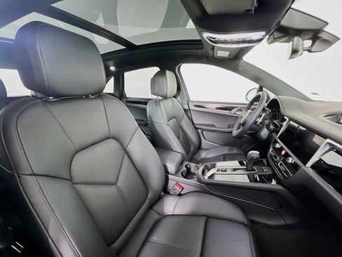 Certified 2026 Porsche Macan AWD/4WD image 30