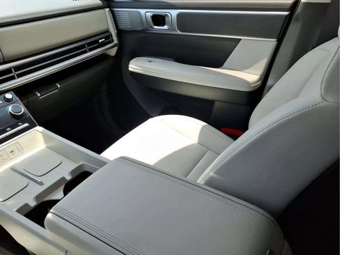 Used 2025 Hyundai Santa Fe SEL FWD image 11