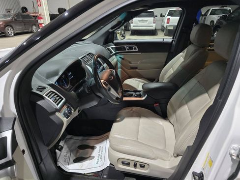 Used 2015 Ford Explorer XLT w/ Equipment Group 202A AWD/4WD image 24