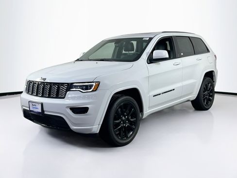 Used 2022 Jeep Grand Cherokee Laredo X image 1