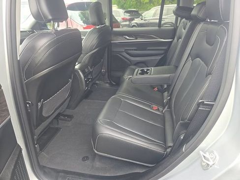 Used 2023 Jeep Grand Cherokee Limited AWD/4WD image 13