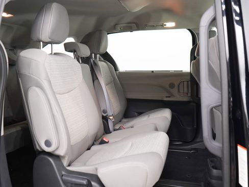 Used 2024 Toyota Sienna LE AWD/4WD image 12