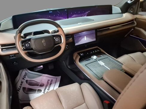 New 2027 Lincoln Navigator Black Label AWD/4WD image 6