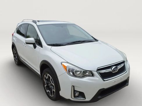 Used 2017 Subaru Crosstrek 2.0i Premium w/ Moonroof Package AWD/4WD image 12