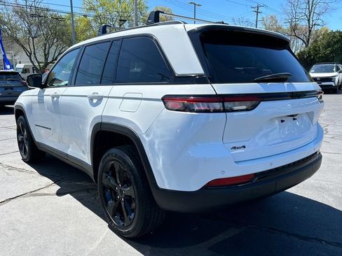 Used 2023 Jeep Grand Cherokee Altitude AWD/4WD image 4