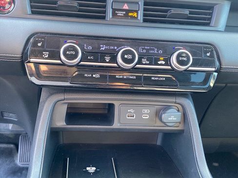 Used 2023 Honda Pilot EX-L image 12