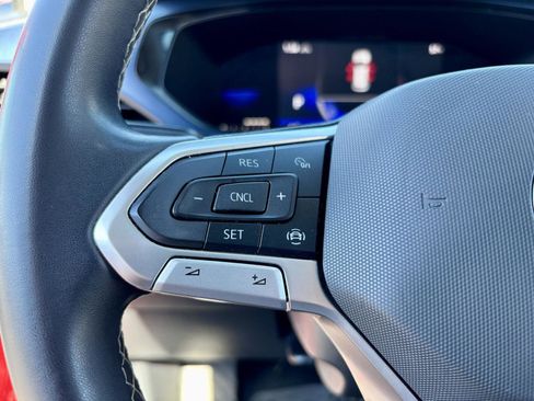 Used 2022 Volkswagen Taos SE image 40