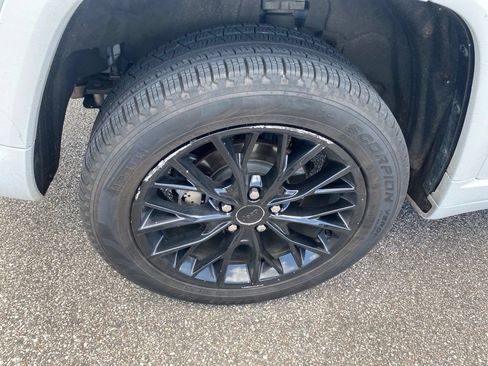 Used 2023 Jeep Grand Cherokee Summit AWD/4WD image 13
