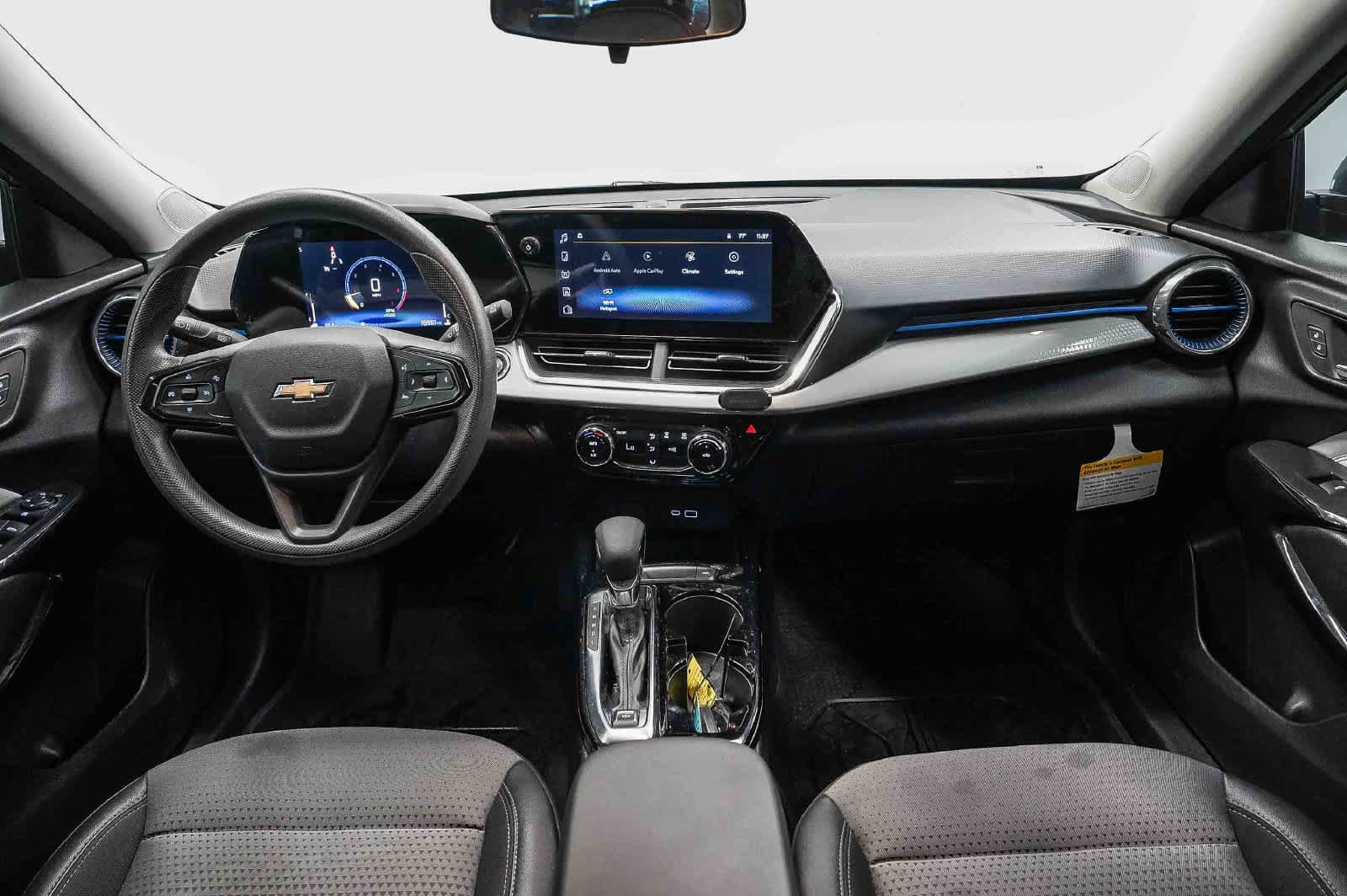 Used 2025 Chevrolet Trax LT FWD image 12