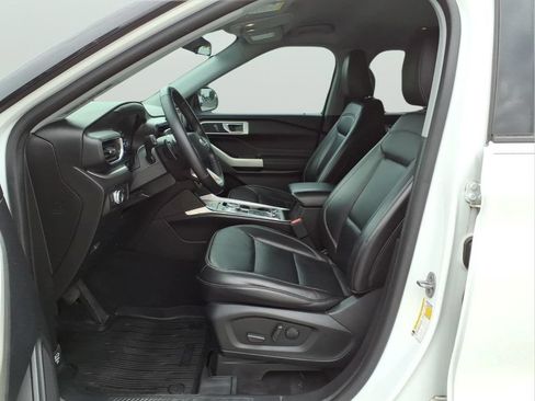 Used 2021 Ford Explorer XLT w/ Equipment Group 202A AWD/4WD image 13