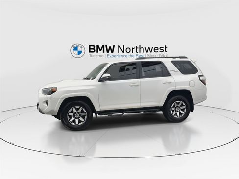 Used 2022 Toyota 4Runner TRD Off-Road Premium w/ Moonroof Package AWD/4WD image 10