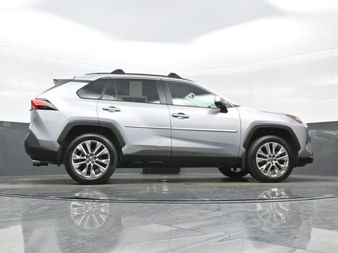 Used 2023 Toyota RAV4 XLE Premium AWD/4WD image 33
