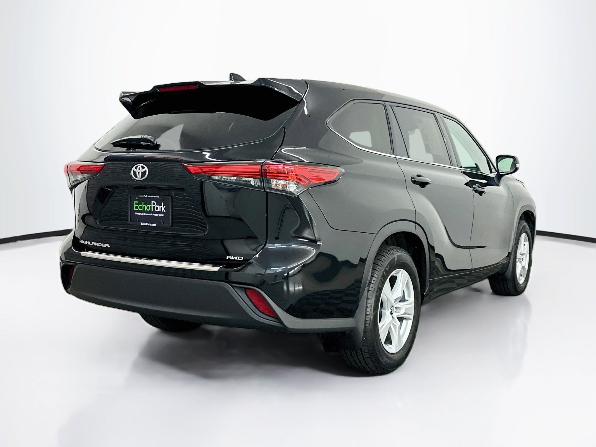 Used 2020 Toyota Highlander L AWD/4WD image 9