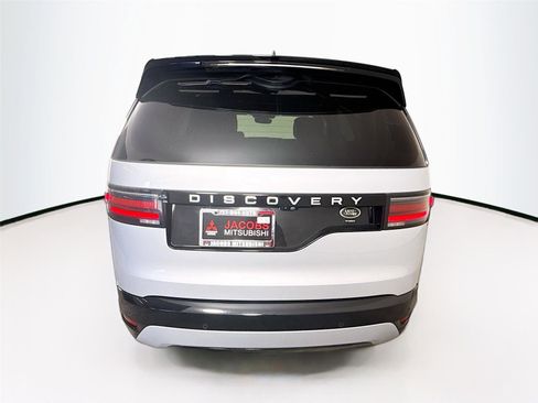 Used 2023 Land Rover Discovery Metropolitan Edition image 11