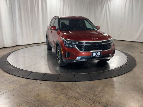 Certified 2025 Kia Seltos SX w/ SX Sunroof Package image 4