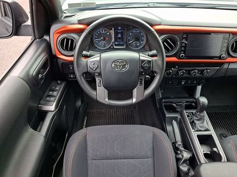 Used 2020 Toyota Tacoma TRD Sport AWD/4WD image 11