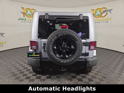 Used 2015 Jeep Wrangler Unlimited Sahara AWD/4WD image 9