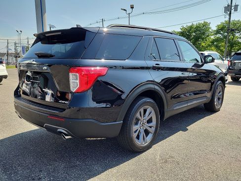 Certified 2022 Ford Explorer XLT w/ Equipment Group 202A image 6