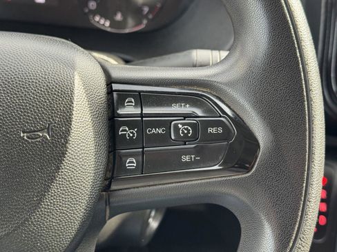 Used 2024 RAM ProMaster 2500 w/ Convenience Group FWD image 19