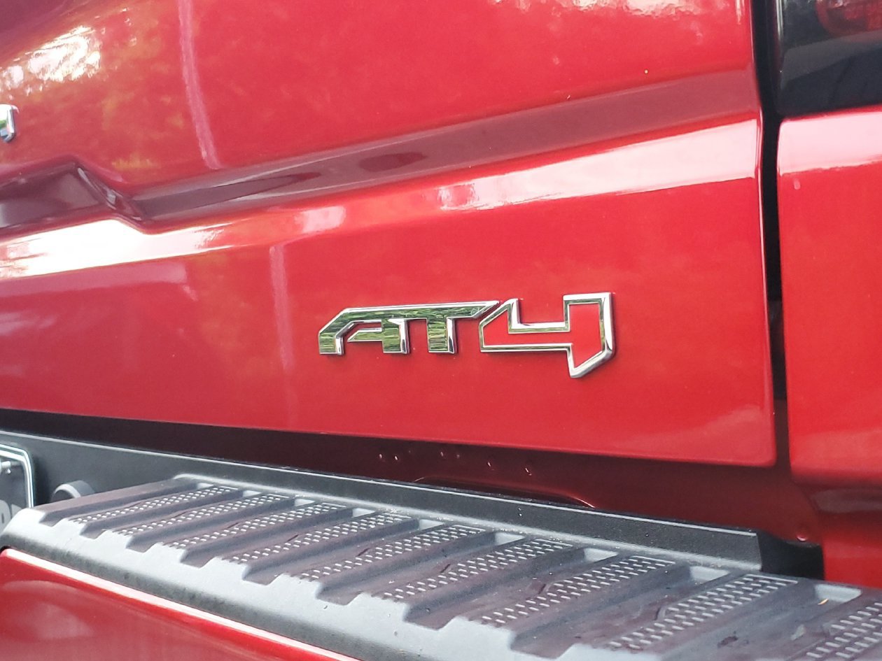 Used 2024 GMC Sierra 1500 AT4 w/ Technology Package AWD/4WD image 8