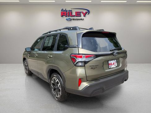 Certified 2025 Subaru Forester Premium AWD/4WD image 3