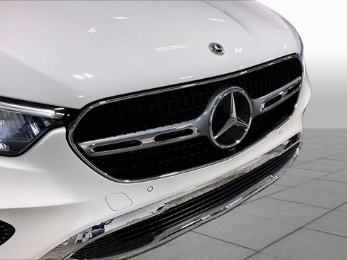 Used 2025 Mercedes-Benz GLC 300 4MATIC image 28