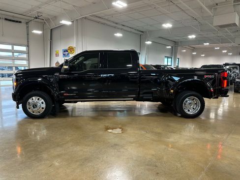 Used 2026 Ford F450 Platinum w/ FX4 Off-Road Package AWD/4WD image 4