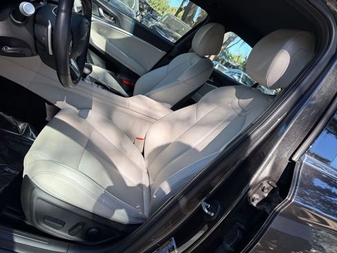 Used 2025 Genesis G70 2.5T image 21