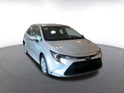 Used 2025 Toyota Corolla LE FWD image 3