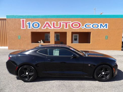 Used 2017 Chevrolet Camaro LT RWD image 1