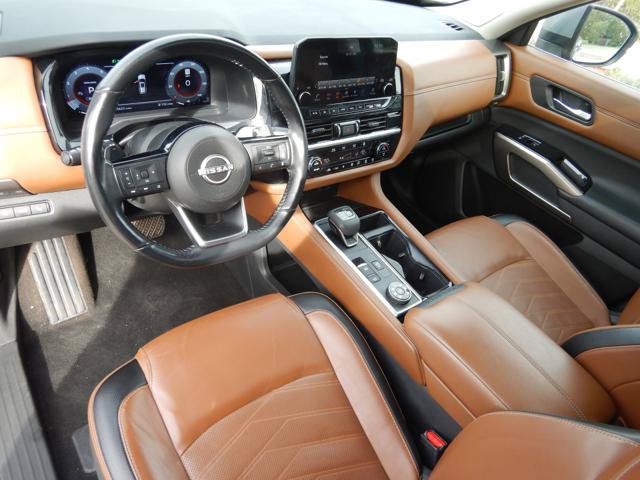 Used 2024 Nissan Pathfinder Platinum AWD/4WD image 12