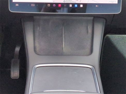 Used 2022 Tesla Model Y Long Range image 21