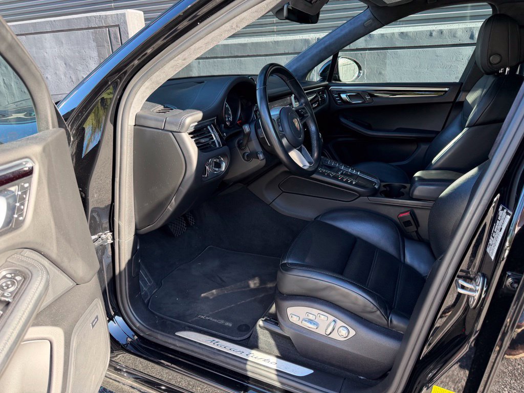 Certified 2021 Porsche Macan Turbo AWD/4WD image 4