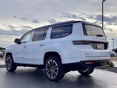 Used 2023 Jeep Grand Wagoneer Series III image 7