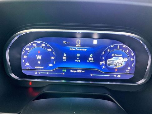 Used 2023 Chevrolet Suburban LT image 7