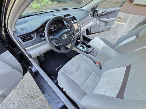 Used 2013 Toyota Camry LE FWD image 16