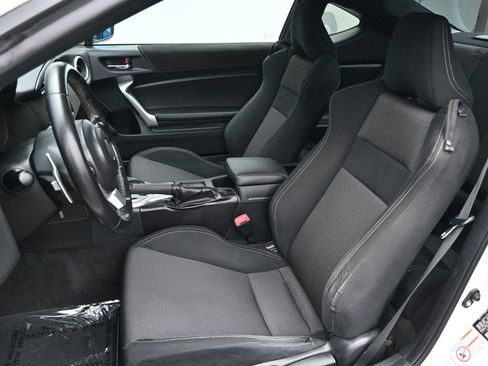 Used 2018 Toyota 86 RWD image 13