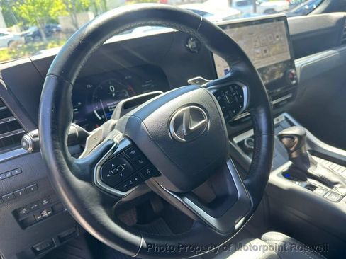 Used 2024 Lexus GX 550 w/ Accessory Package (Z1) AWD/4WD image 18