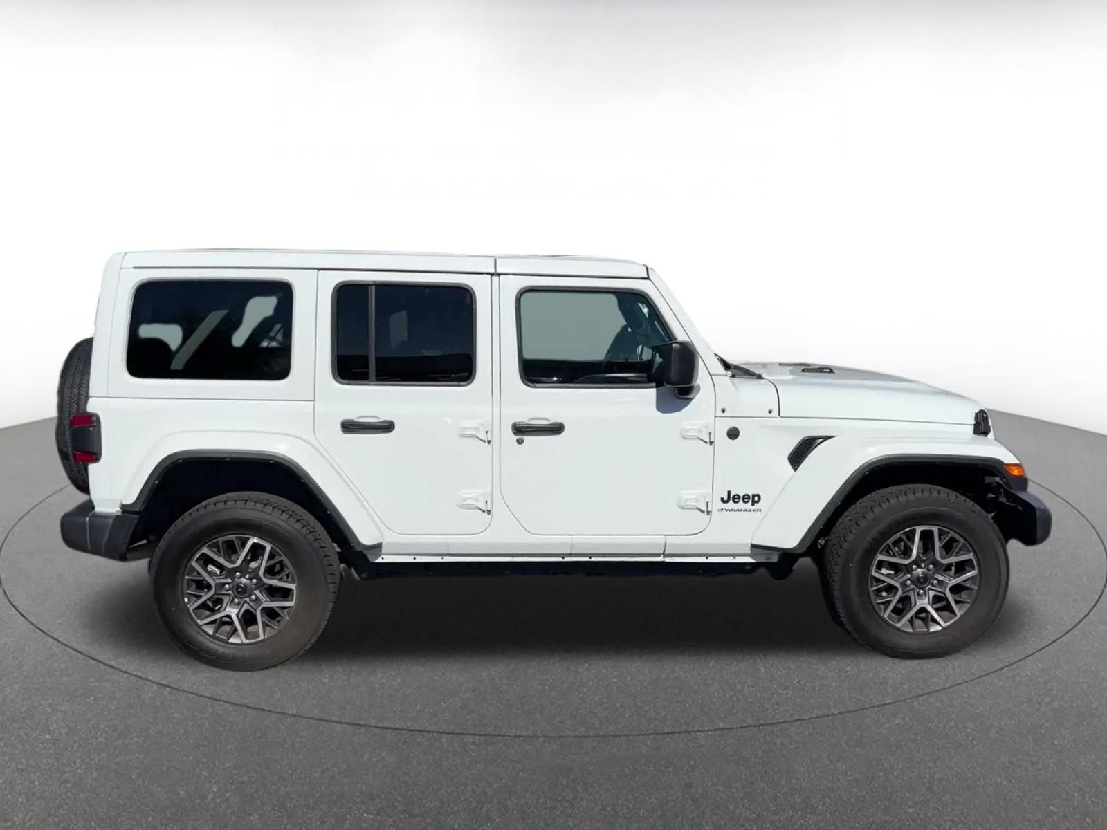 Used 2025 Jeep Wrangler Unlimited Sahara AWD/4WD image 15
