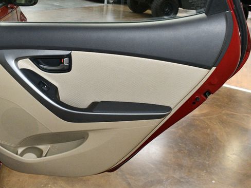 Used 2013 Hyundai Elantra GLS w/ Preferred Pkg image 46