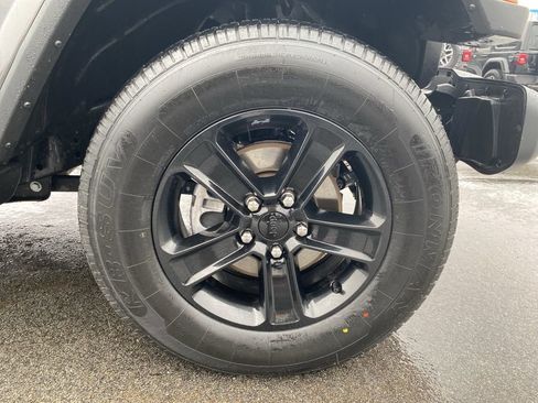 Used 2022 Jeep Wrangler Unlimited Sahara image 9