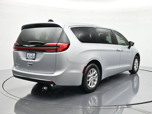 New 2026 Chrysler Pacifica Select image 6