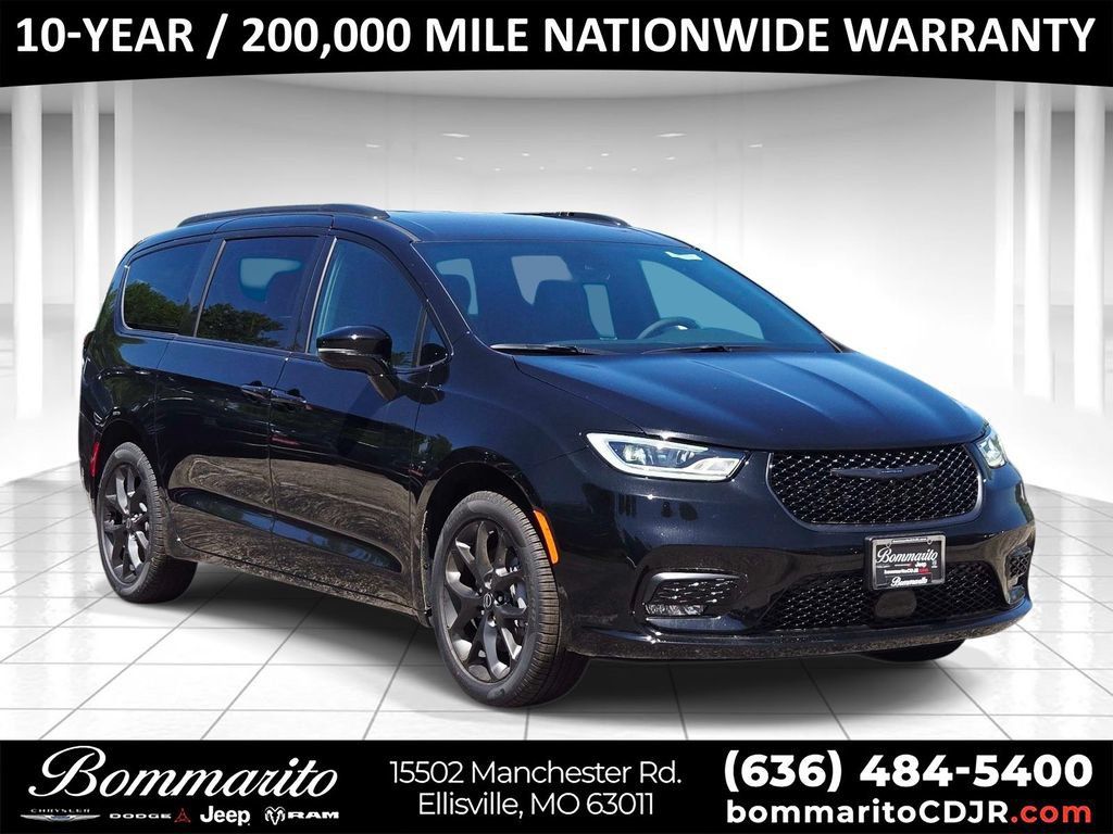 New 2026 Chrysler Pacifica Select w/ S Appearance Package AWD/4WD image 1