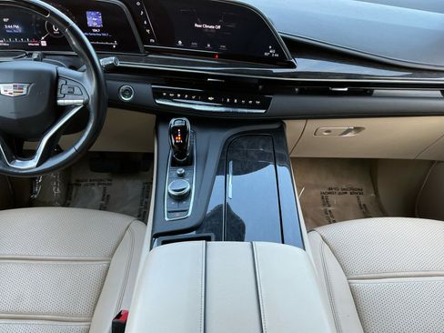 Used 2022 Cadillac Escalade ESV Premium Luxury image 11