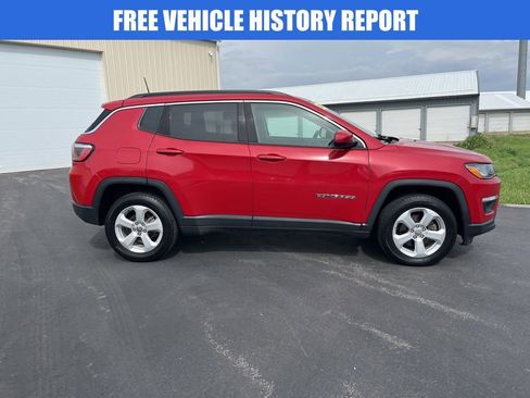 Used 2018 Jeep Compass Latitude w/ Popular Equipment Group AWD/4WD image 3